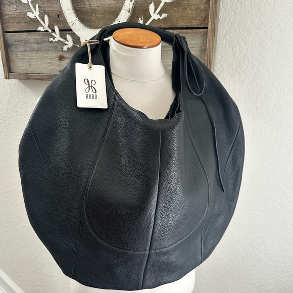 HOBO Handbags - HOBO Eclipse Medium Classic Black 100%‎ Leather Hobo Bag NWT